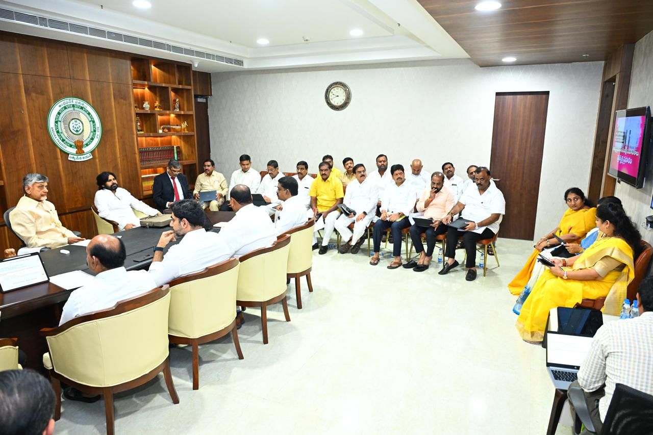 ఏపీ కేబినెట్ నుంచి త్వరలో నలుగురు మంత్రులు ఔట్..?